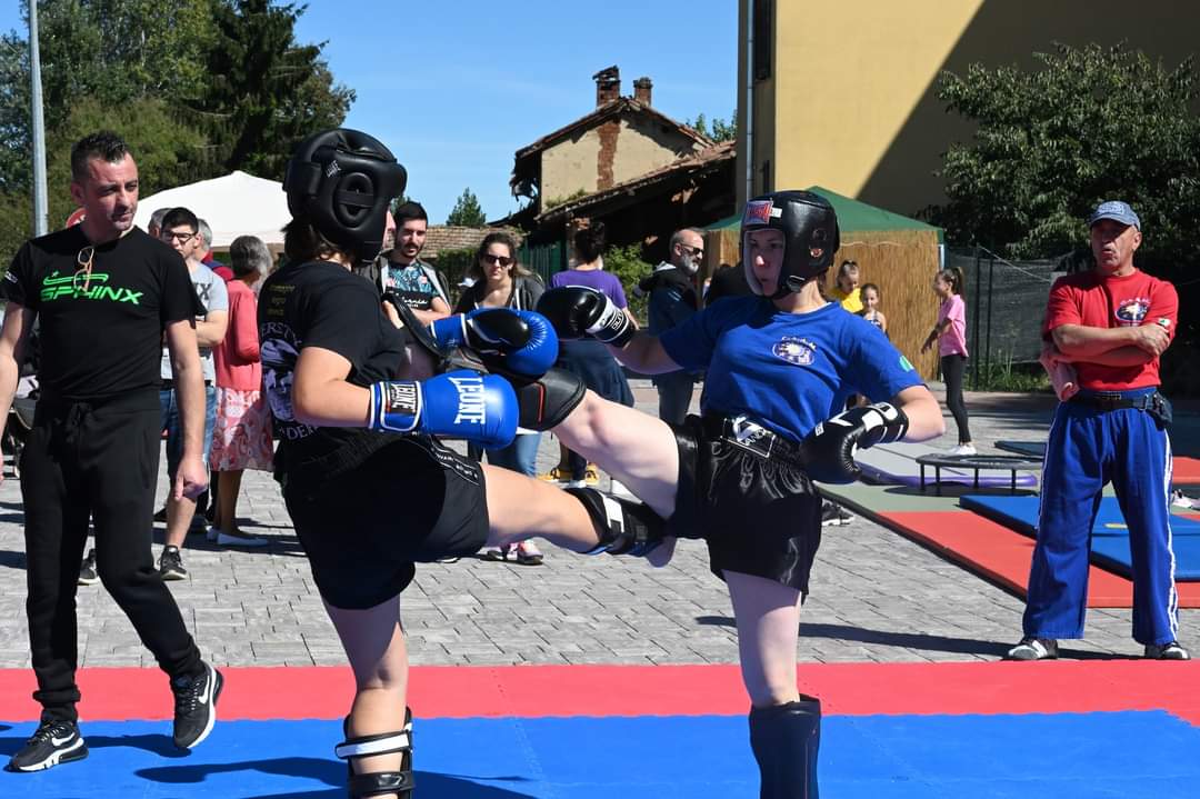 light contact corsi femminili a milano kickboxing